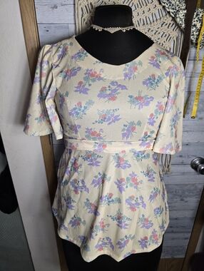 Vtg 70's Floral Short Sleeve Peplum Dress Top - Cream with Pastel Floral Print